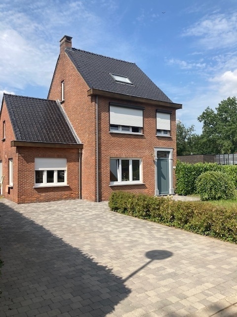 Huis te  huur in Turnhout 2300 1475.00€ 3 slaapkamers 244.00m² - Zoekertje 540973