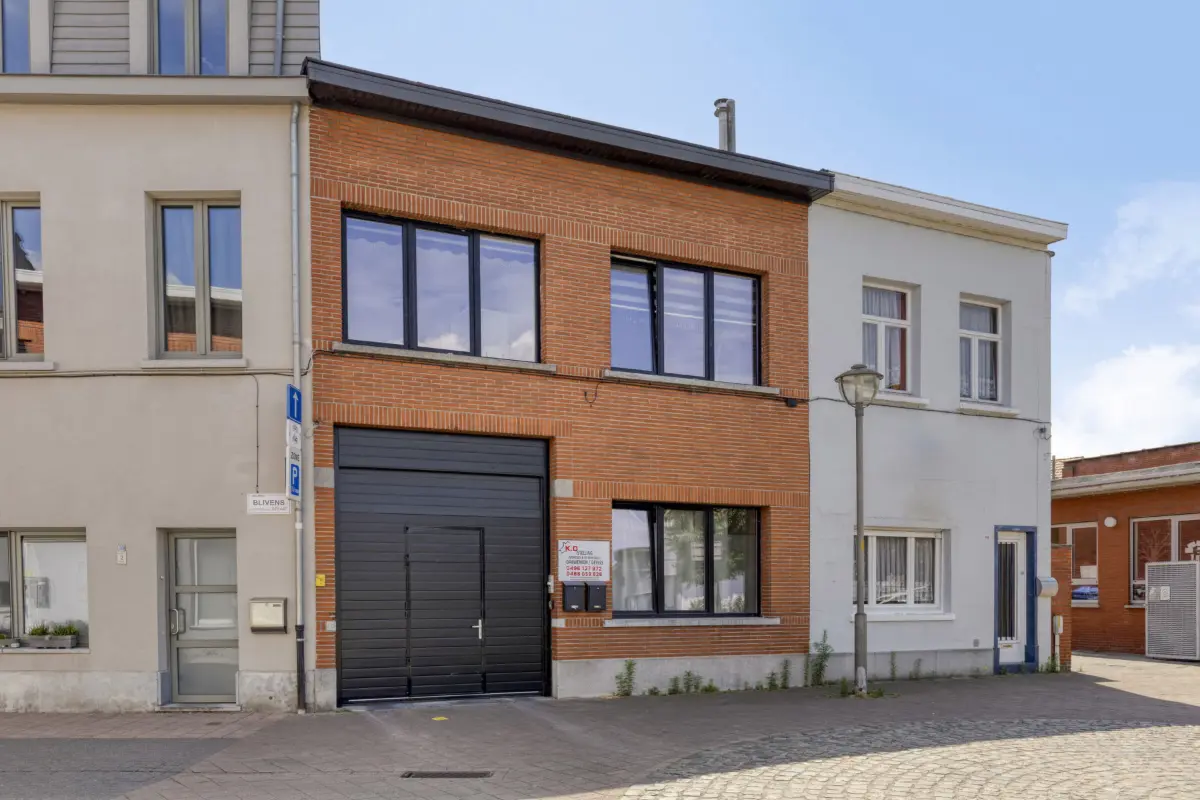 Mixgebouw te  koop in Deurne 2100 425000.00€ 4 slaapkamers 139.00m² - Zoekertje 540995