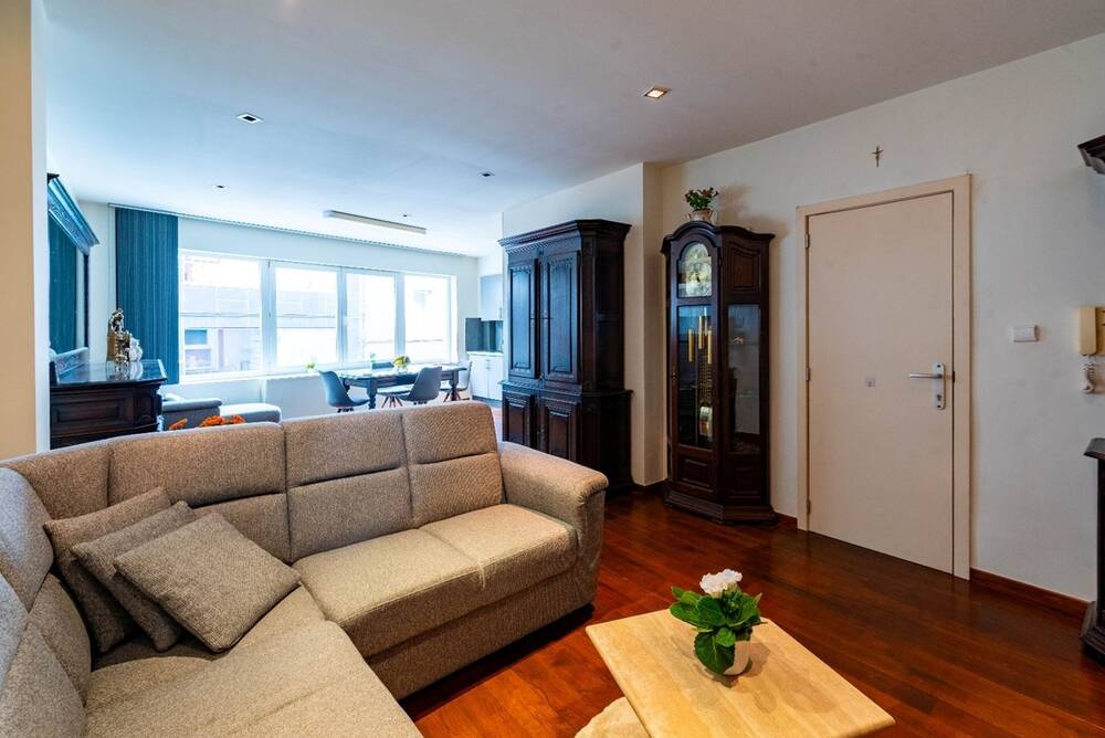 Appartement te  koop in Antwerpen 2060 165000.00€ 1 slaapkamers 74.00m² - Zoekertje 542532