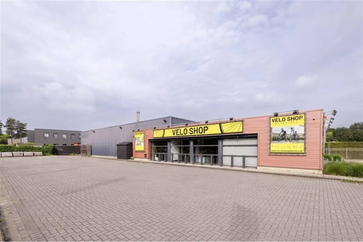 Handelszaak te  koop in Herentals 2200 995000.00€  slaapkamers 620.00m² - Zoekertje 543870