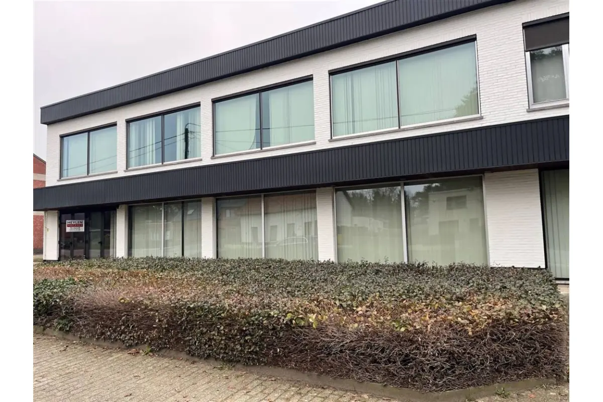 Handelszaak te  huur in Herentals 2200 1485.00€  slaapkamers 350.00m² - Zoekertje 544237