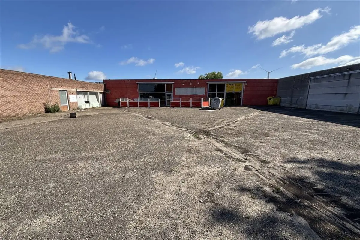 Handelszaak te  huur in Geel 2440 3000.00€  slaapkamers m² - Zoekertje 543972