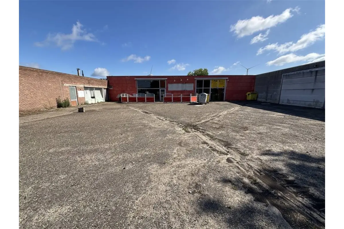 Handelszaak te  huur in Geel 2440 3000.00€  slaapkamers m² - Zoekertje 543972