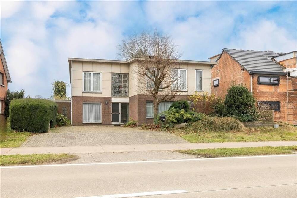 Huis te  koop in Geel 2440 385000.00€ 6 slaapkamers 319.00m² - Zoekertje 544926