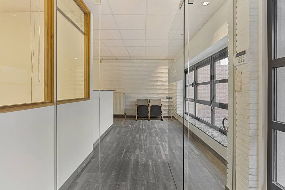 Handelszaak te  huur in Deurne 2100 350.00€  slaapkamers 19.00m² - Zoekertje 545383