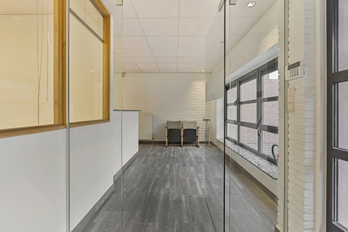 Handelszaak te  huur in Deurne 2100 575.00€  slaapkamers 31.00m² - Zoekertje 545383