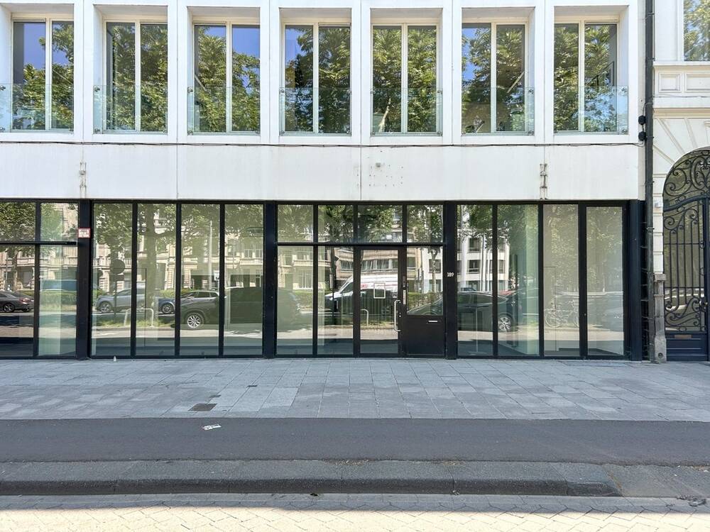 Handelszaak te  koop in Antwerpen 2000 945000.00€  slaapkamers m² - Zoekertje 548403