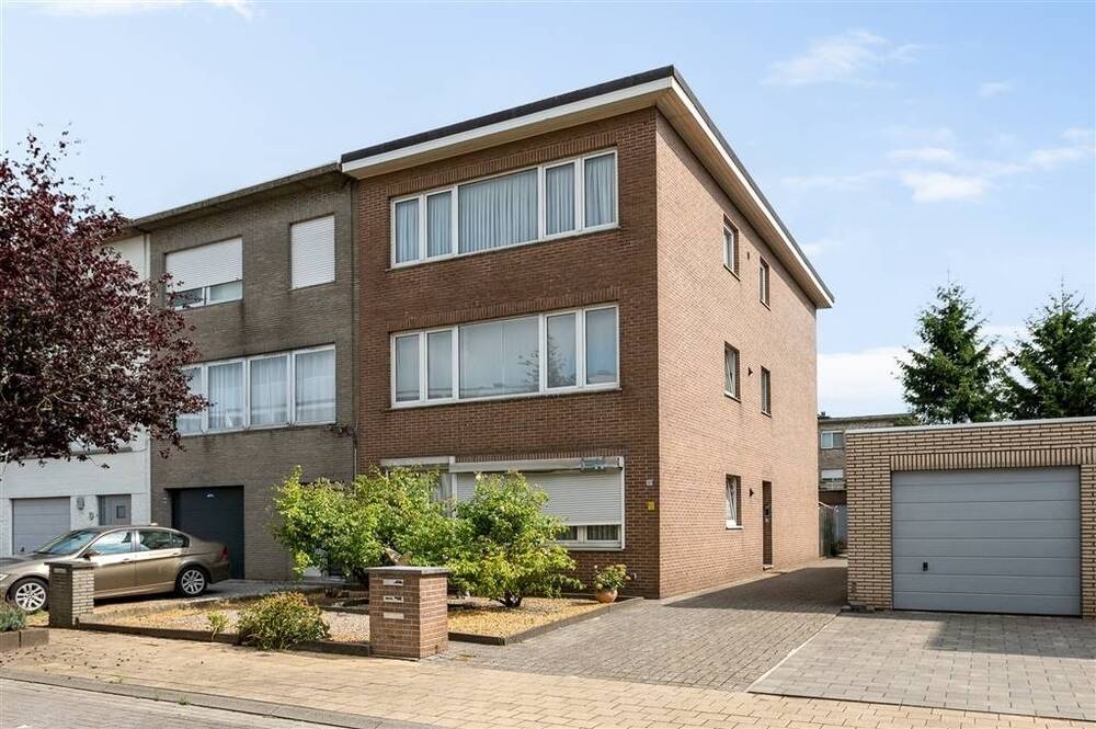 Appartement te  koop in Hoevenen 2940 225000.00€ 2 slaapkamers 82.00m² - Zoekertje 549021