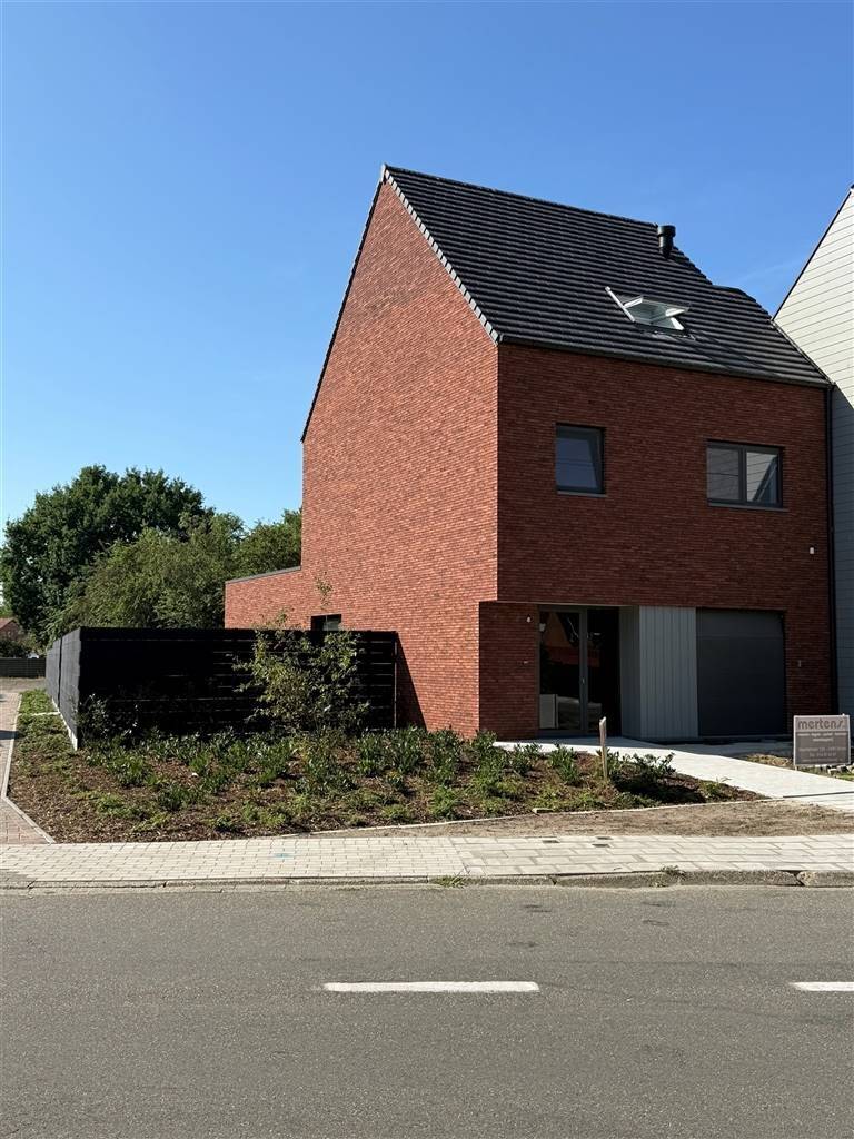 Huis te  huur in Mol 2400 1300.00€ 3 slaapkamers m² - Zoekertje 553501
