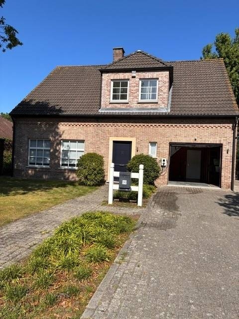 Huis te  huur in Brasschaat 2930 3300.00€ 4 slaapkamers 249.00m² - Zoekertje 556609