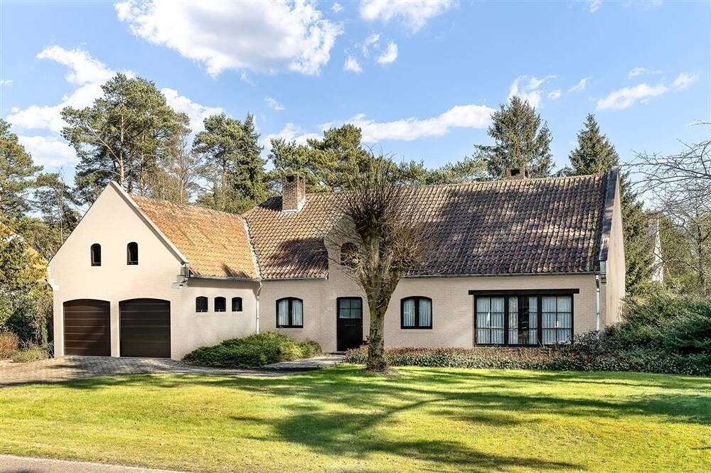 Huis te koop in Mol 2400 449000.00€ 5 slaapkamers 326.00m² - Zoekertje 558977