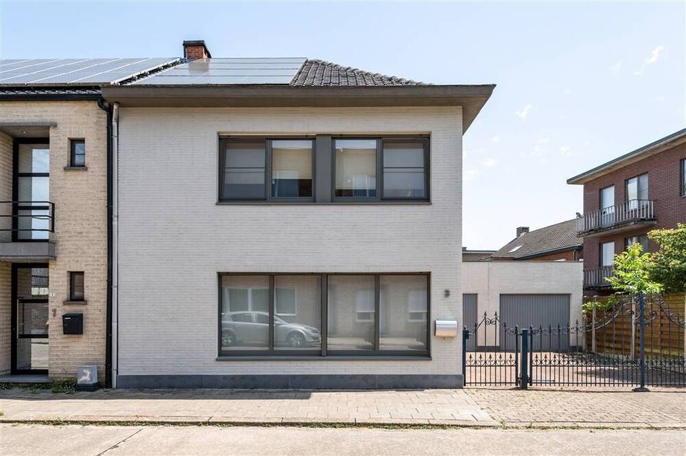 Huis te  koop in Turnhout 2300 369000.00€ 3 slaapkamers 213.00m² - Zoekertje 559651