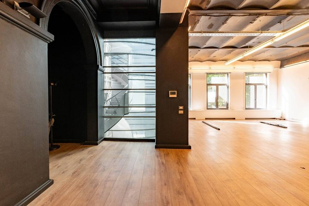 Handelszaak te  huur in Antwerpen 2000 2450.00€  slaapkamers 203.00m² - Zoekertje 566491