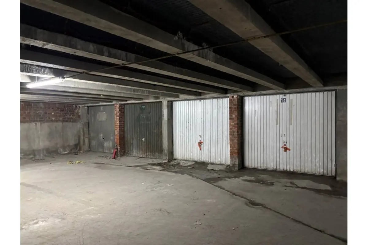 Parking & garage te  koop in Deurne 2100 16250.00€  slaapkamers m² - Zoekertje 570698