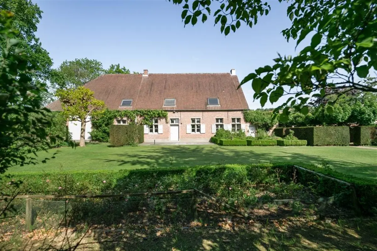 Huis te  koop in Broechem 2520 825000.00€ 5 slaapkamers 480.00m² - Zoekertje 571144