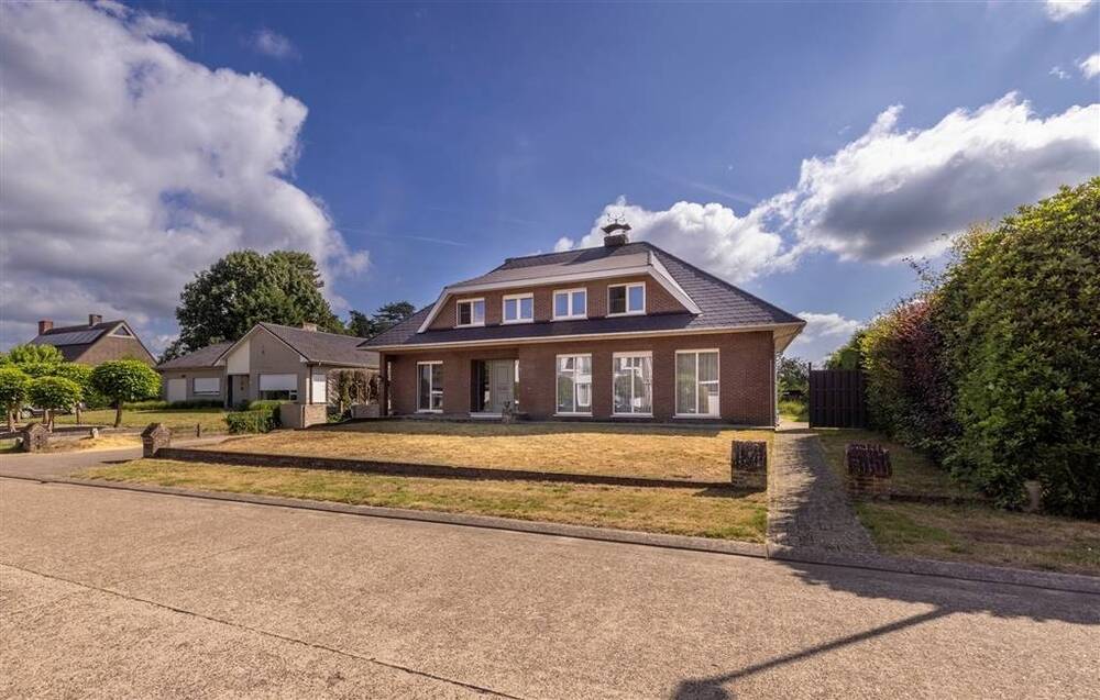 Huis te koop in Lichtaart 2460 449000.00€ 5 slaapkamers 232.00m² - Zoekertje 574821