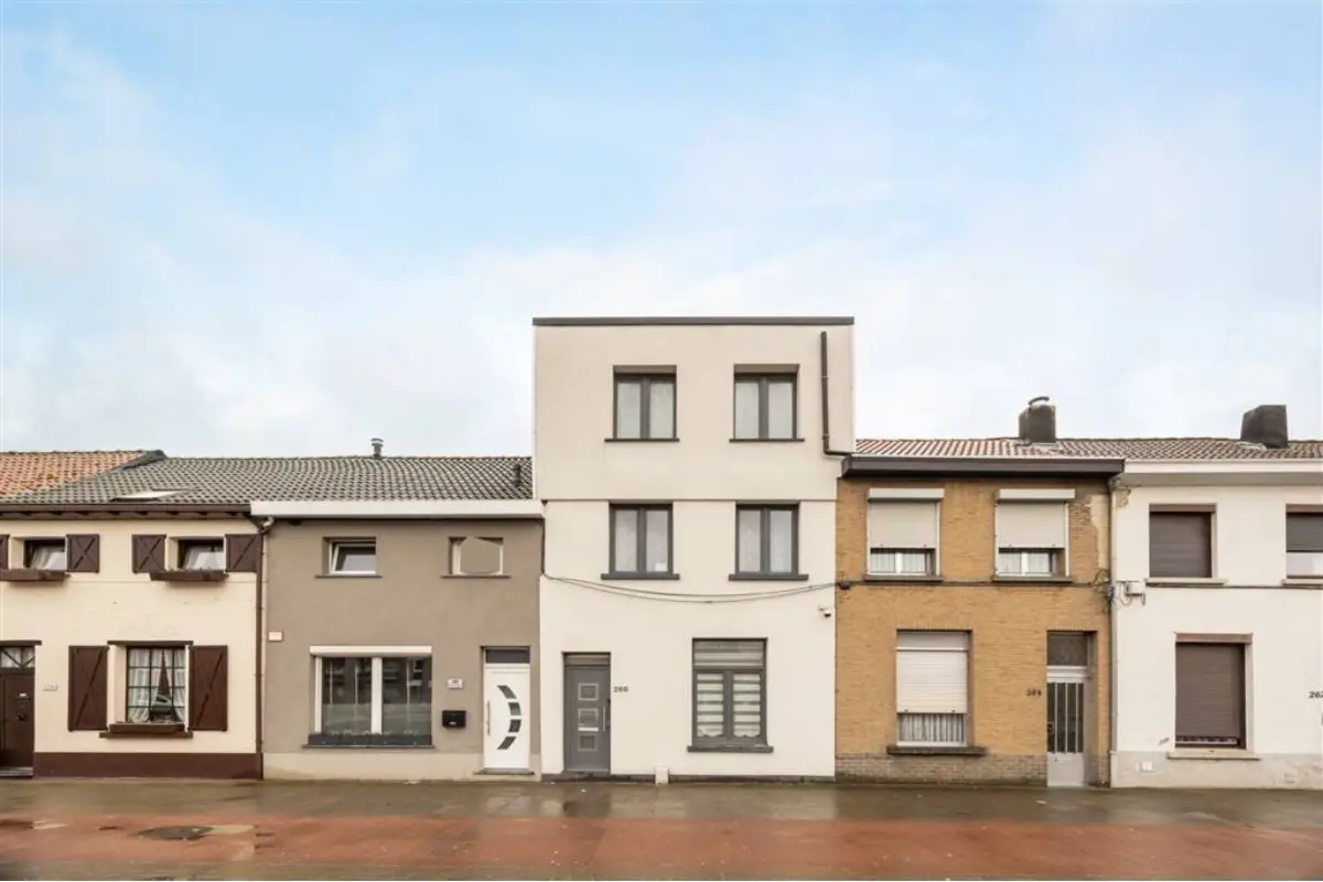 Huis te  koop in Deurne 2100 359000.00€ 4 slaapkamers 167.00m² - Zoekertje 574541