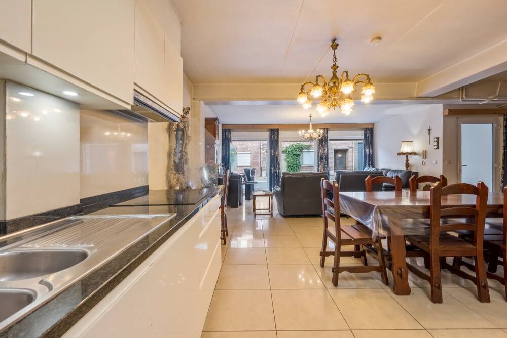 Appartement te  koop in Burcht 2070 280000.00€ 4 slaapkamers 230.00m² - Zoekertje 576034