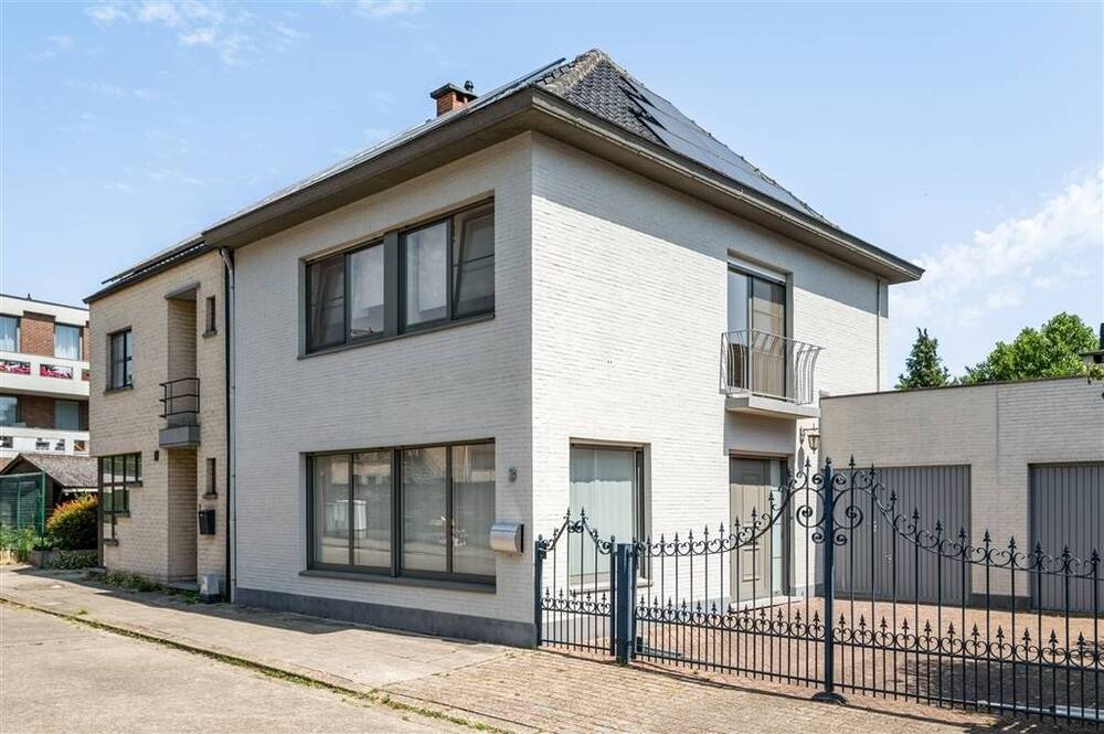 Huis te  koop in Turnhout 2300 349000.00€ 3 slaapkamers 213.00m² - Zoekertje 577202