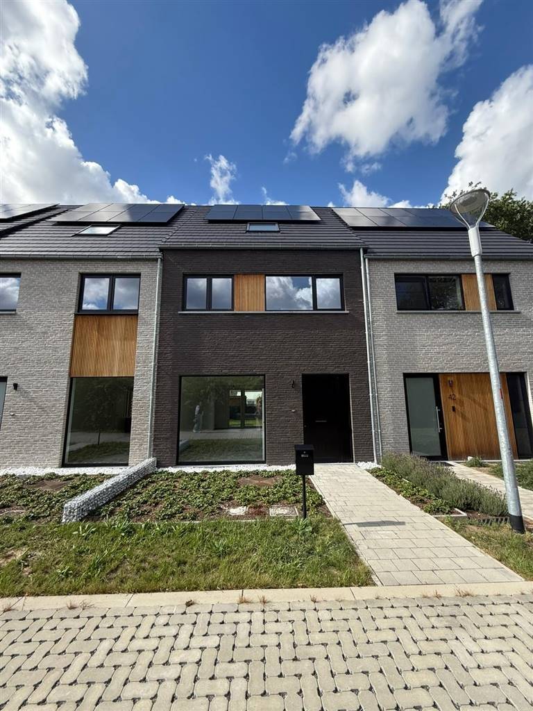 Huis te  huur in Berlaar 2590 1350.00€ 3 slaapkamers 144.00m² - Zoekertje 576785