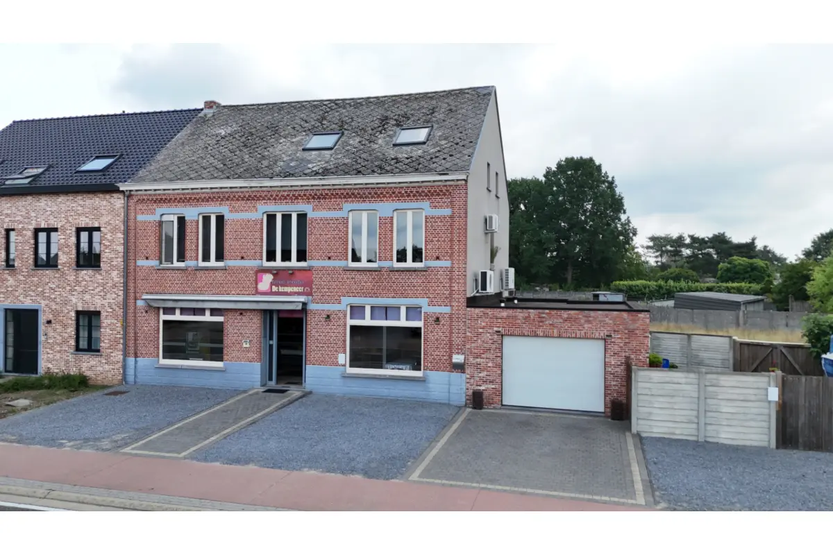 Handelszaak te  koop in Laakdal 2430 425000.00€  slaapkamers 345.00m² - Zoekertje 577576