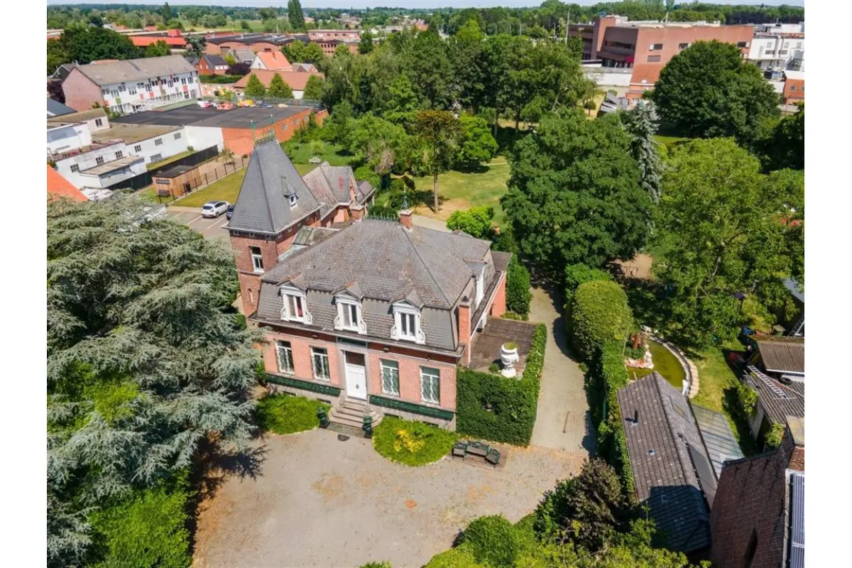 Huis te  koop in Koningshooikt 2500 970000.00€ 6 slaapkamers 390.00m² - Zoekertje 578003