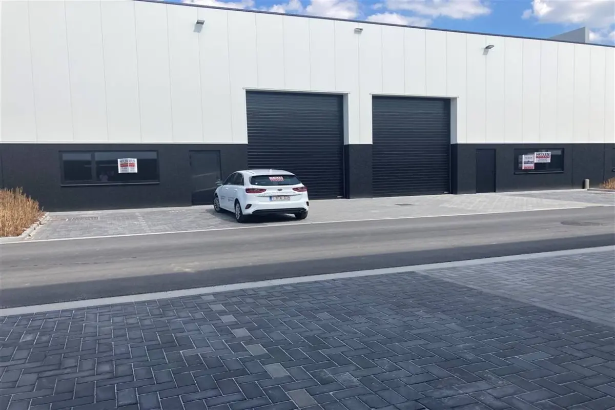 Handelszaak te  huur in Heist-op-den-Berg 2220 1350.00€  slaapkamers m² - Zoekertje 582614