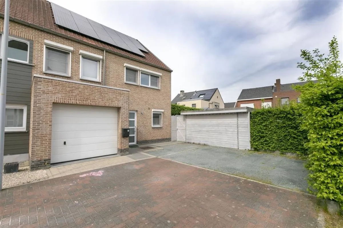 Huis te  huur in Vosselaar 2350 1650.00€ 5 slaapkamers 185.00m² - Zoekertje 584548