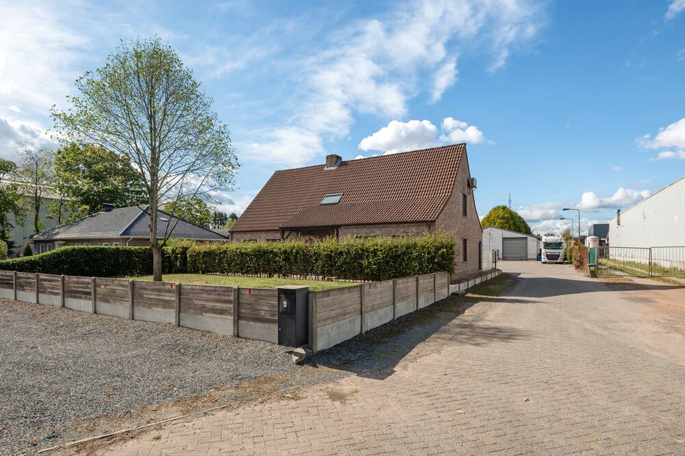 Mixgebouw te  koop in Beerse 2340 849000.00€ 5 slaapkamers 279.00m² - Zoekertje 590780