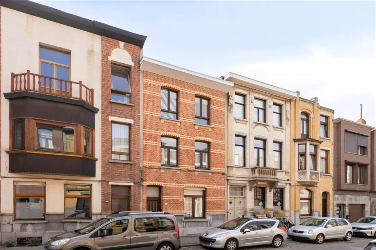 Huis te  koop in Deurne 2100 335000.00€ 5 slaapkamers 195.00m² - Zoekertje 591267