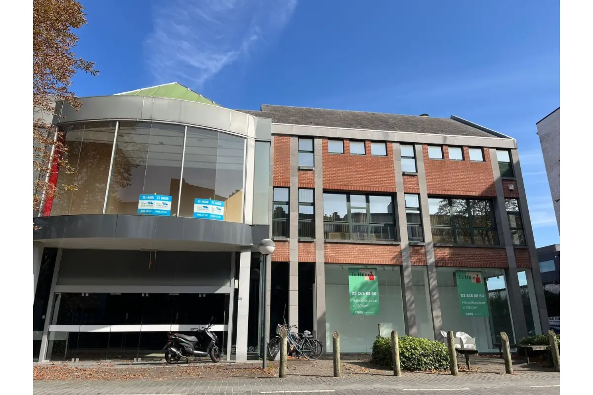 Handelszaak te  huur in Mol 2400 11300.00€  slaapkamers m² - Zoekertje 592297