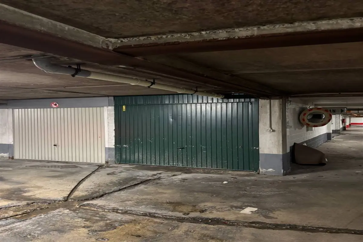 Box te  koop in Deurne 2100 15500.00€  slaapkamers m² - Zoekertje 594795