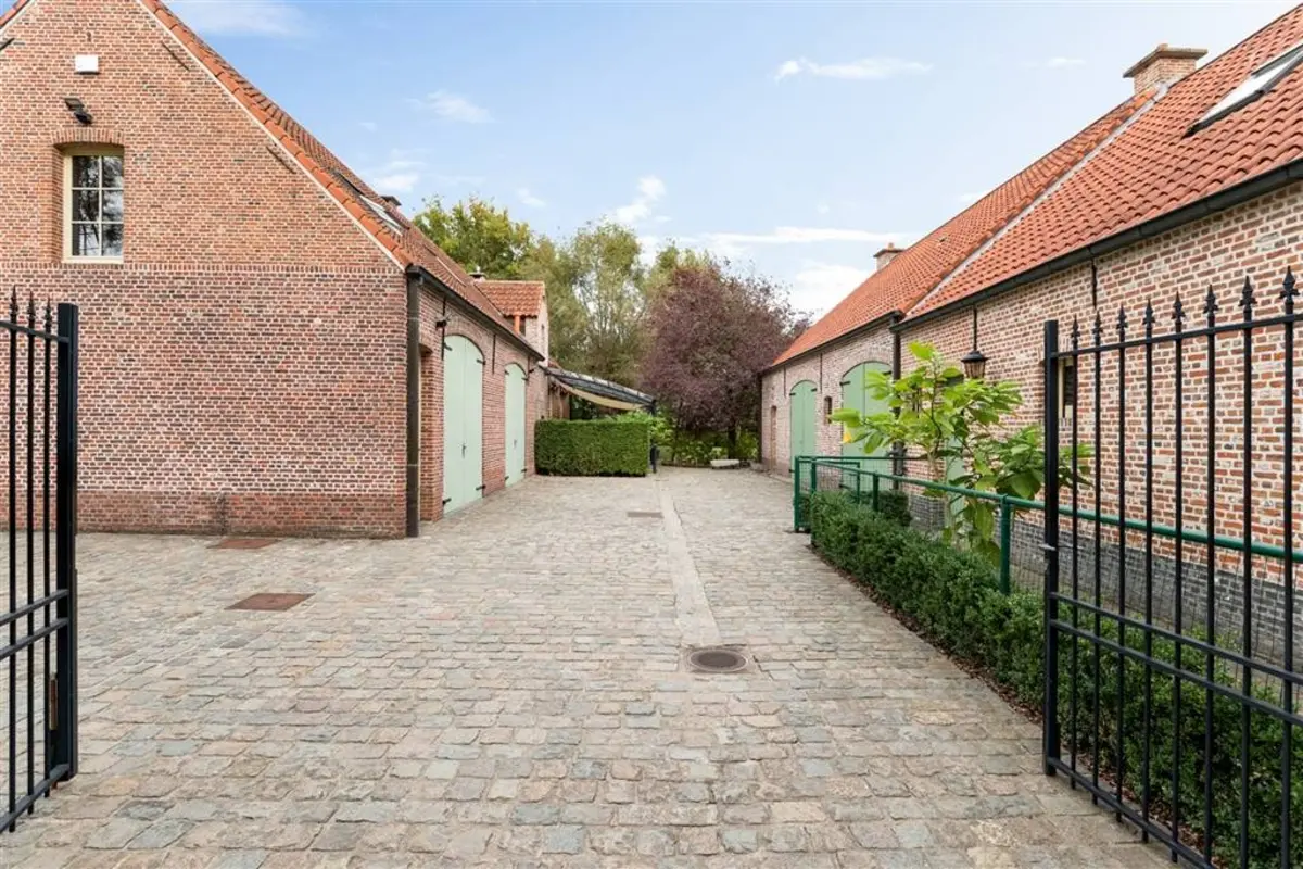 Huis te  koop in Aartselaar 2630 1599000.00€ 5 slaapkamers 621.00m² - Zoekertje 596425