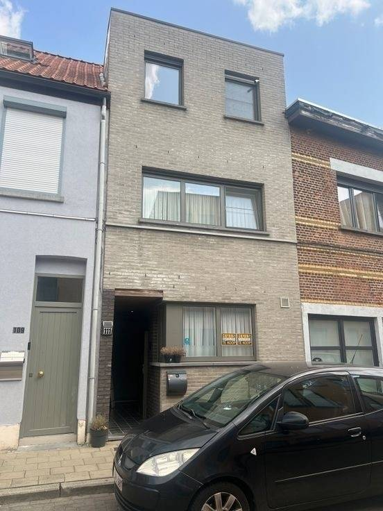 Huis te  koop in Hoboken 2660 328000.00€ 4 slaapkamers m² - Zoekertje 597076