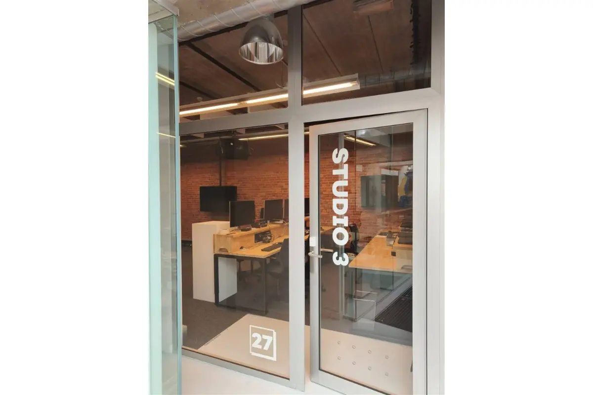 Handelszaak te  huur in Merksem 2170 1188.00€  slaapkamers m² - Zoekertje 597651