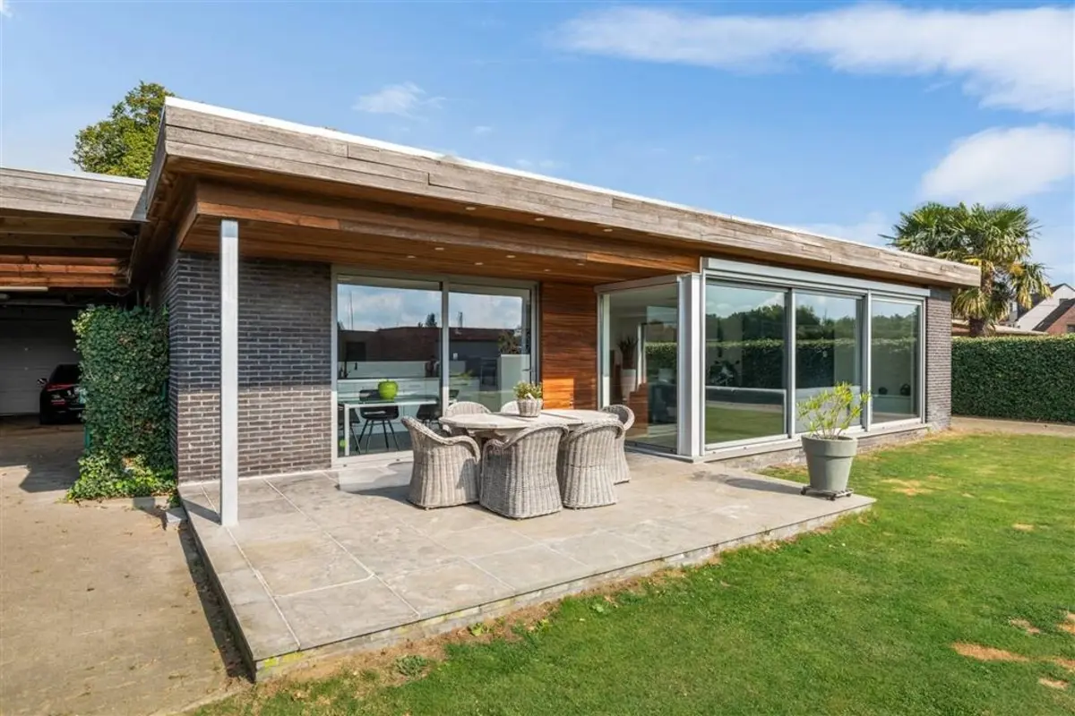 Bungalow te  koop in Ranst 2520 665000.00€ 4 slaapkamers 267.00m² - Zoekertje 598499