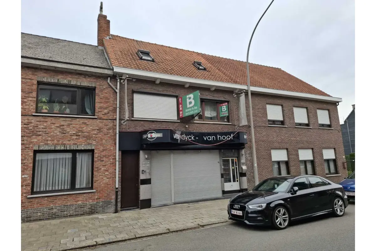 Handelszaak te  huur in Geel 2440 1250.00€  slaapkamers 250.00m² - Zoekertje 600054