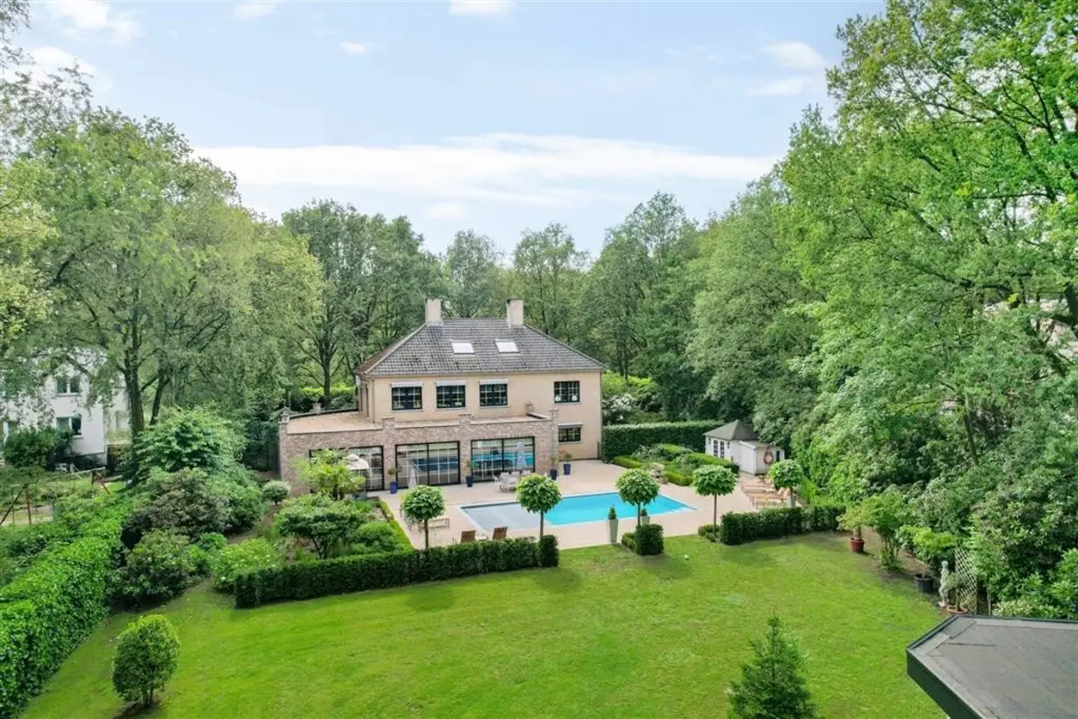 Villa te  koop in Brasschaat 2930 1349000.00€ 5 slaapkamers 405.00m² - Zoekertje 600377