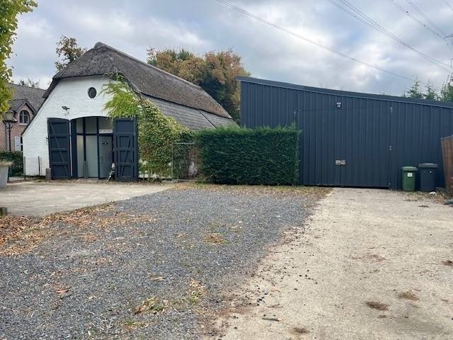 Handelszaak te  huur in Zandhoven 2240 1975.00€  slaapkamers m² - Zoekertje 602381