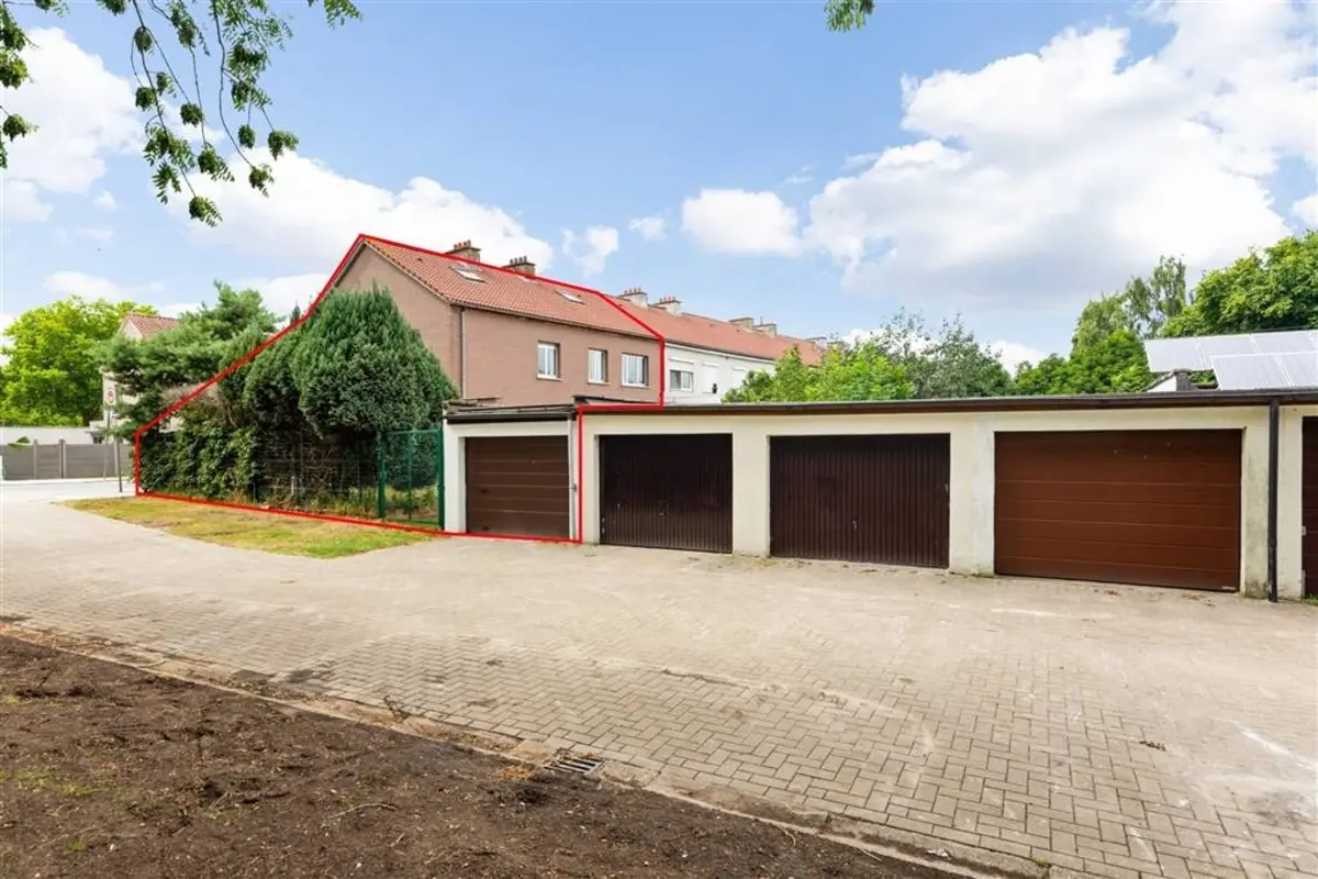 Huis te  koop in Wilrijk 2610 375000.00€ 4 slaapkamers 240.00m² - Zoekertje 604845