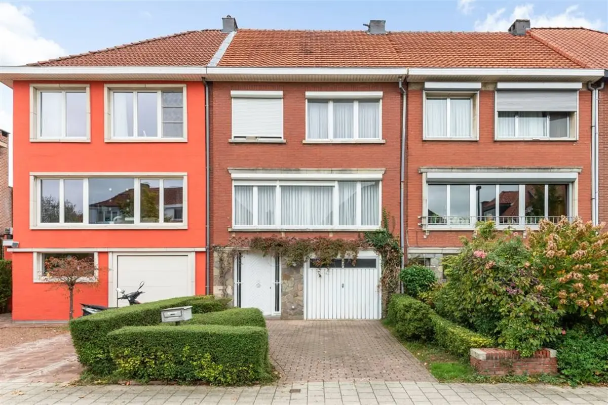 Huis te koop in Mortsel 2640 398000.00€ 3 slaapkamers 226.00m² - Zoekertje 605847