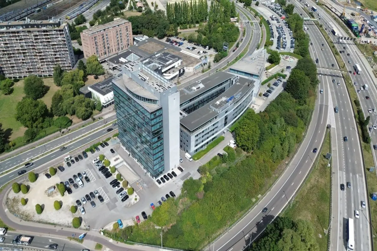 Handelszaak te  huur in Borgerhout 2140 13150.00€  slaapkamers 1052.00m² - Zoekertje 606741