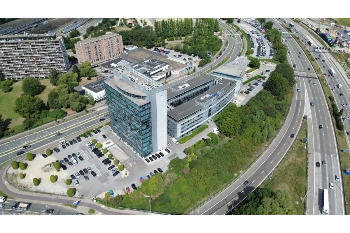 Handelszaak te  huur in Borgerhout 2140 13150.00€  slaapkamers 1052.00m² - Zoekertje 606741