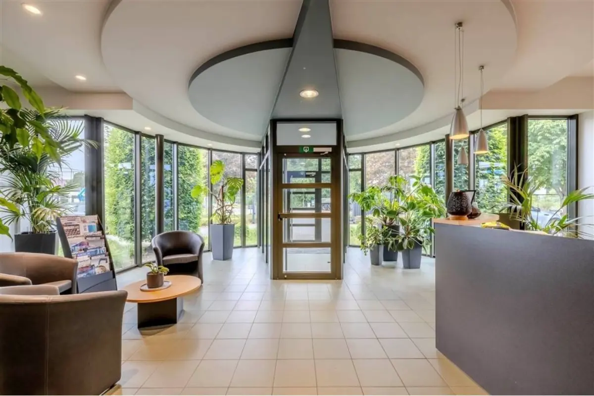 Handelszaak te  huur in Olen 2250 9800.00€ 3 slaapkamers 1891.00m² - Zoekertje 608066