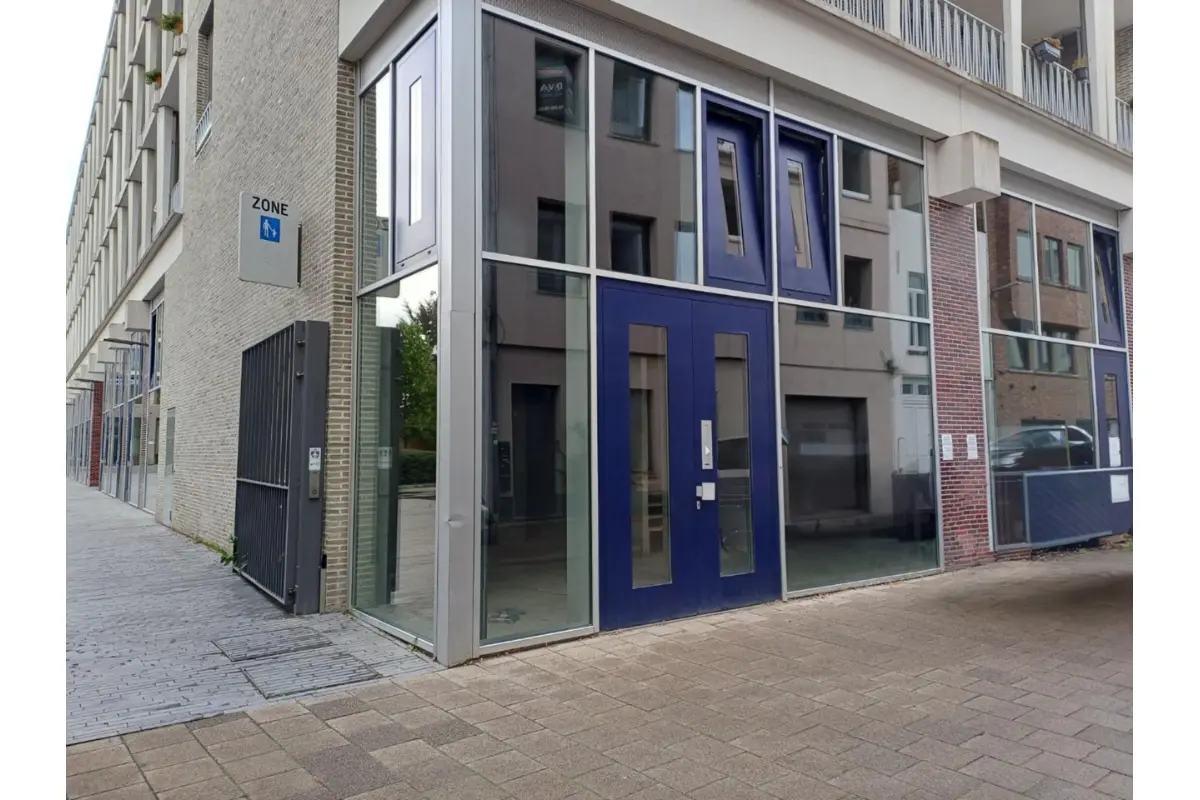 Handelszaak te  koop in Antwerpen 2000 345000.00€  slaapkamers m² - Zoekertje 609267