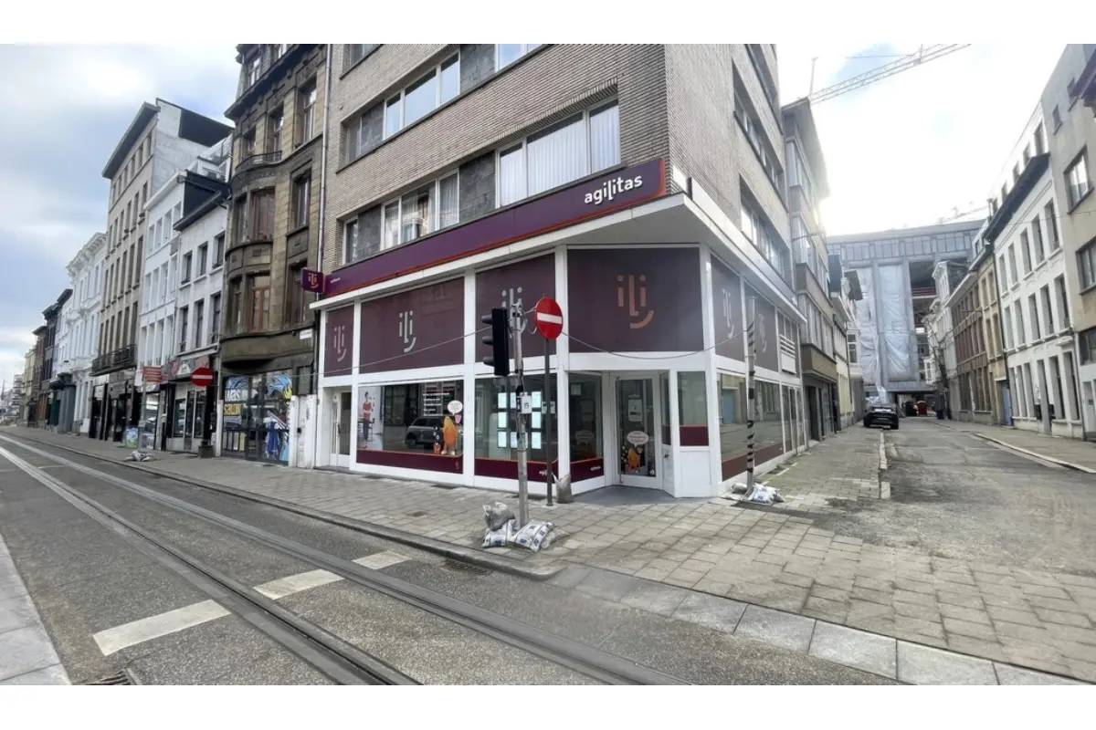 Handelszaak te  koop in Antwerpen 2000 415000.00€  slaapkamers m² - Zoekertje 609285