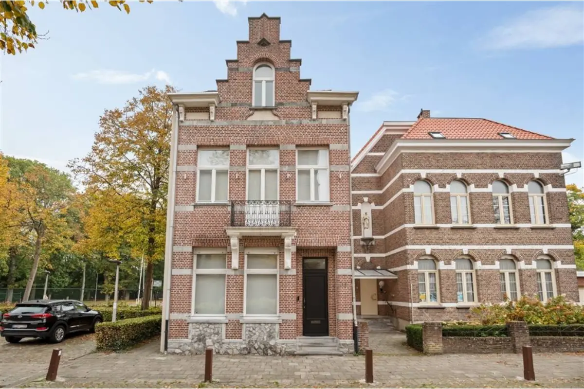 Herenhuis te  koop in Brasschaat 2930 599000.00€ 4 slaapkamers 197.00m² - Zoekertje 609592