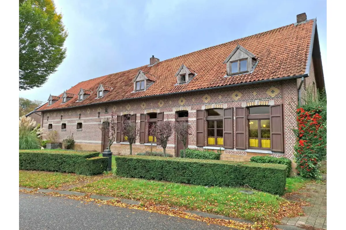 Bungalow te  koop in Geel 2440 574000.00€ 4 slaapkamers 270.00m² - Zoekertje 612194