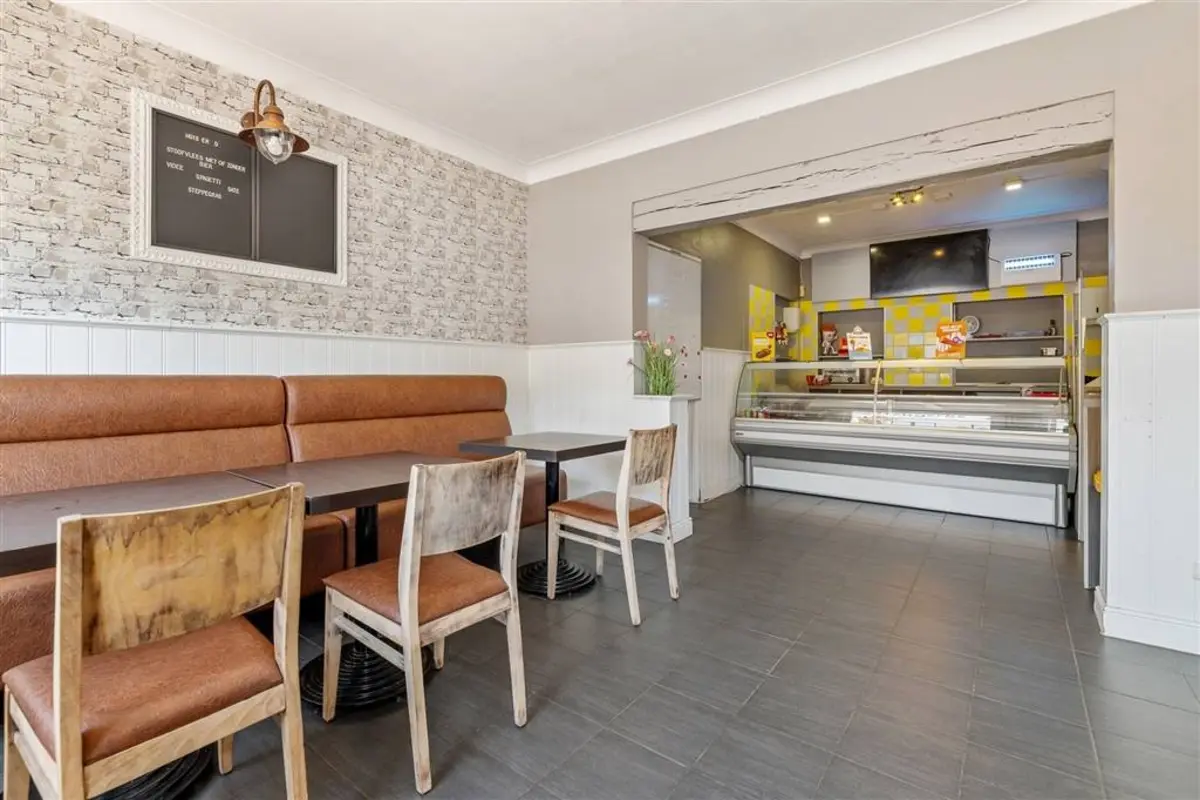 Mixgebouw te koop in Geel 2440 275000.00€ 3 slaapkamers 160.00m² - Zoekertje 616834