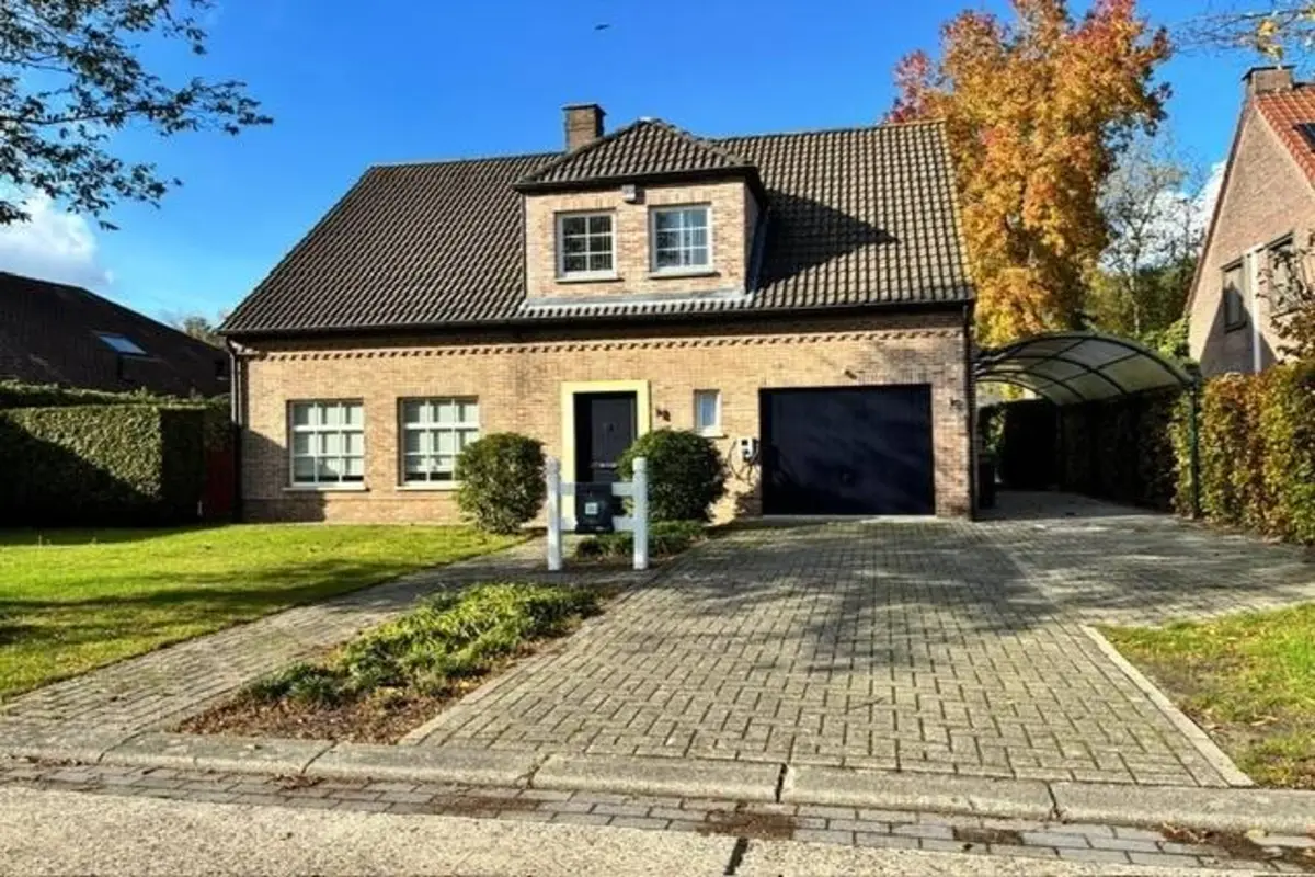 Villa te  huur in Brasschaat 2930 2950.00€ 4 slaapkamers 249.00m² - Zoekertje 617811